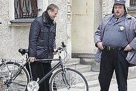 Jakim rowerem jeździ ojciec Mateusz