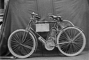 Rower z silnikiem spalinowym
