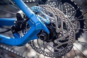 Piszczące hamulce tarczowe w rowerze