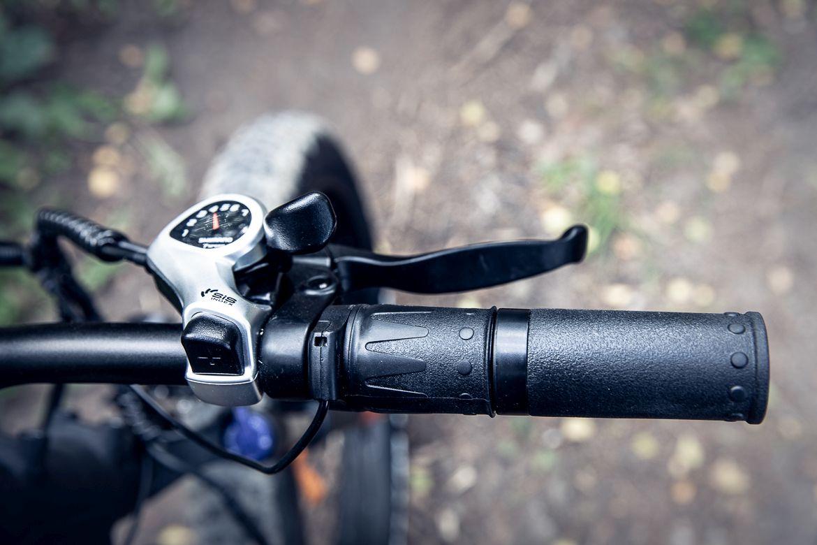 Manetka gazu w rowerze