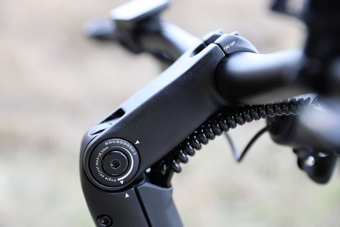 Regulowany wspornik kierownicy Regulowany wspornik kierownicy